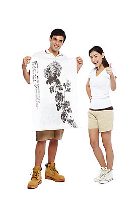 포토 JPG 스튜디오촬영 전신 서양인 외국인 백인 해외기획촬영 한국문화 한국전통 전통 라이프스타일 커플 여자 2011년태국 남자 전통문화 문화 예술 한쌍 여행 운동화 반바지 새로움 전통소품 한국 실내 수묵화 미술 서기 미소 웃음 들기 누끼 사람 손짓 20대 성인 두명 앞모습 캐주얼 여행객 최고 체험 동양화 만족 그림 추천 워커 전통체험 국내여행 청년만 성인만 국내포토 동양문화 옷 감정 아시아 뷰포인트 신발 컨셉 바지 관계 모션 문화예술 표정 인종 청년 내부 생활 오브젝트 파일형식