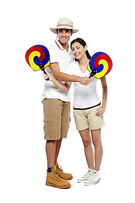 포토 JPG 스튜디오촬영 전신 서양인 외국인 백인 해외기획촬영 모자 한국문화 한국전통 전통 라이프스타일 커플 여자 2011년태국 남자 전통문화 문화 한쌍 여행 운동화 반바지 새로움 전통소품 한국 실내 서기 미소 웃음 들기 누끼 사람 20대 성인 두명 앞모습 캐주얼 여행객 체험 부채 오브젝트 기념품 워커 전통체험 태극선 전통부채 국내여행 청년만 성인만 국내포토 동양문화 잡화 옷 아시아 뷰포인트 신발 컨셉 바지 관계 모션 표정 인종 청년 내부 생활 파일형식