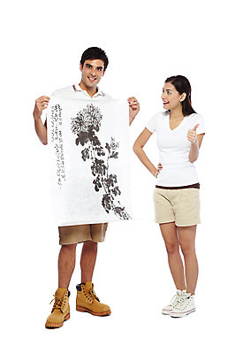 포토 JPG 스튜디오촬영 전신 서양인 외국인 백인 해외기획촬영 한국문화 한국전통 전통 라이프스타일 커플 여자 2011년태국 남자 전통문화 문화 예술 한쌍 여행 운동화 반바지 새로움 전통소품 한국 실내 수묵화 미술 서기 미소 웃음 들기 누끼 사람 손짓 20대 성인 두명 앞모습 캐주얼 여행객 최고 체험 동양화 만족 그림 추천 워커 전통체험 국내여행 청년만 성인만 국내포토 동양문화 옷 감정 아시아 뷰포인트 신발 컨셉 바지 관계 모션 문화예술 표정 인종 청년 내부 생활 오브젝트 파일형식