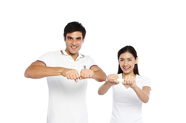 포토 JPG 스튜디오촬영 서양인 외국인 백인 해외기획촬영 한국문화 라이프스타일 커플 여자 2011년태국 남자 문화 음식 한쌍 여행 디저트 새로움 한국 실내 사탕 미소 웃음 들기 누끼 사람 상반신 20대 성인 두명 앞모습 캐주얼 여행객 체험 군것질 전통체험 엿 국내여행 먹거리 청년만 성인만 국내포토 동양문화 옷 아시아 뷰포인트 컨셉 관계 모션 표정 인종 청년 내부 생활 전통과자 파일형식