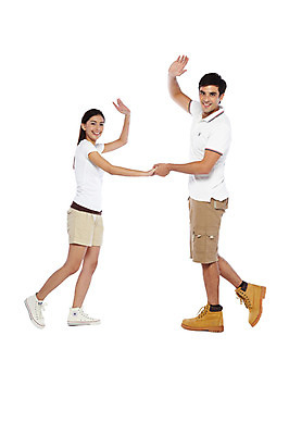 포토 JPG 스튜디오촬영 전신 서양인 외국인 백인 해외기획촬영 라이프스타일 커플 여자 2011년태국 남자 한쌍 여행 운동화 반바지 실내 서기 미소 웃음 누끼 사람 손짓 20대 성인 두명 옆모습 캐주얼 여행객 손잡기 인사 손인사 워커 안녕 국내여행 청년만 성인만 국내포토 옷 뷰포인트 신발 바지 관계 모션 표정 인종 청년 내부 생활 예절 파일형식