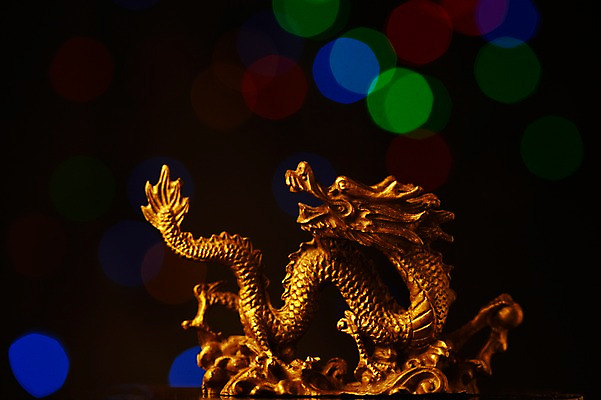 포토 JPG 스튜디오촬영 동물 한마리 포유류 조명 새해 실내 사람없음 빛 모형 용띠 용 원형 오브젝트 보케 임진년 국내포토 도형 1 내부 십이지신 파일형식