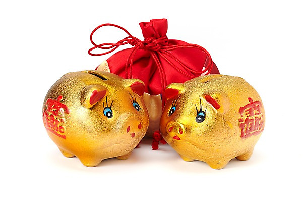 포토 JPG 스튜디오촬영 동물 한국문화 한국전통 전통 전통문화 문화 생활용품 새해 복주머니 실내 누끼 사람없음 저축 돼지저금통 저금통 돼지 주머니 오브젝트 비단주머니 복돼지 국내포토 동양문화 포유류 전통소품 한국 내부 금융 파일형식