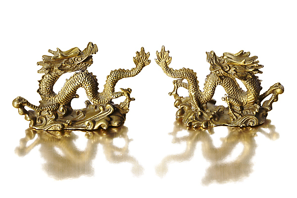 포토 JPG 스튜디오촬영 동물 실루엣 두마리 포유류 새해 실내 그림자 사람없음 모형 용띠 용 오브젝트 임진년 국내포토 2 촬영기법 내부 십이지신 파일형식