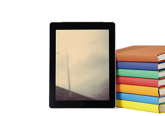 포토 JPG 스튜디오촬영 교재 실내 정보기술 누끼 사람없음 책 전자제품 컴퓨터 태블릿 쌓기 탑 스크린 통신기기 터치 전자책 스마트 오브젝트 편리함 국내포토 건축물 교육 컨셉 통신 모션 기술 내부 스마트기기 기계 파일형식