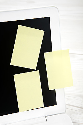 포토 JPG 스튜디오촬영 종이 실내 정보기술 사람없음 노트북 전자제품 컴퓨터 스크린 통신기기 메모지 스마트 포스트잇 편리함 국내포토 컨셉 통신 기술 내부 사무용품 기계 파일형식