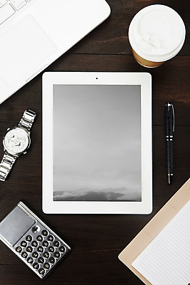 포토 JPG 스튜디오촬영 커피 시계 실내 정보기술 사람없음 노트북 전자제품 컴퓨터 태블릿 필기구 펜 볼펜 스크린 다이어리 통신기기 터치 계산기 메모지 업무 커피잔 스마트 손목시계 책상 오브젝트 테이크아웃 편리함 국내포토 음료 가구 컨셉 장신구 통신 문구용품 잔 기술 내부 스마트기기 사무용품 기계 장비 작업 파일형식