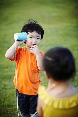 포토 JPG 주간 라이프스타일 공원 여자 남자 딸 어린이라이프 아들 어린이 여행 놀이 휴가 한국 남매 서기 미소 웃음 들기 사람 동양인 소녀 소년 잔디 야외 두명 앞모습 뒷모습 아웃포커스 친구 장난감 제주도 소풍 놀이용품 산책 유치원생 한국인 종이컵 실전화기 전화기 순수 즐거움 상쾌 함덕해수욕장 통화 전화놀이 어린이만 국내포토 자연요소 식물 공공시설 감정 아시아 뷰포인트 컨셉 가족 관계 모션 휴식 촬영기법 표정 인종 생활 컵 야외활동 일회용 해수욕장 오브젝트 함덕 파일형식