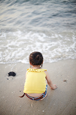 포토 JPG 주간 전신 라이프스타일 여자 딸 어린이라이프 물결 어린이 파도 바다 여행 장난 물놀이 놀이 휴가 한국 한명 사람 앉기 동양인 소녀 해변 야외 뒷모습 아웃포커스 제주도 소풍 산책 유치원생 한국인 해수욕장 순수 즐거움 상쾌 함덕해수욕장 여자만 여자한명만 어린이만 소녀만 소녀한명만 국내포토 자연요소 1 감정 아시아 뷰포인트 컨셉 가족 모션 휴식 촬영기법 인종 생활 야외활동 함덕 파일형식