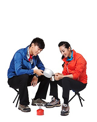 포토 JPG 스튜디오촬영 전신 해외기획촬영 라이프스타일 커플 여자 남자 커피 음료 음식 의자 2011년중국 레저용품 레저 잔 실내 아웃도어 캠핑도구 요리 미소 웃음 들기 누끼 사람 앉기 동양인 20대 성인 취미 두명 컵 레포츠 중국인 등산 캠핑 붓기 냄비 등산복 등산화 연료 코펠 간이의자 청년만 성인만 국내포토 외국인 식기 옷 가구 신발 관계 모션 표정 인종 청년 내부 생활 트래킹 도구 솥 등산용품 파일형식