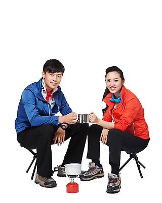 포토 JPG 스튜디오촬영 전신 해외기획촬영 라이프스타일 커플 여자 남자 커피 음료 음식 의자 2011년중국 레저용품 레저 잔 실내 아웃도어 캠핑도구 요리 미소 웃음 들기 누끼 사람 앉기 동양인 20대 성인 취미 두명 컵 레포츠 중국인 등산 캠핑 냄비 등산복 건배 등산화 연료 코펠 간이의자 청년만 성인만 국내포토 외국인 식기 옷 가구 신발 관계 모션 표정 인종 청년 내부 생활 트래킹 도구 솥 등산용품 파일형식