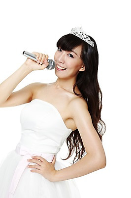 포토 JPG 스튜디오촬영 해외기획촬영 긴머리 드레스 여자 신부 음악 웨딩드레스 허리손 포즈 결혼 2011년중국 노래 결혼식 왕관 실내 한명 서기 미소 웃음 들기 누끼 사람 동양인 상반신 20대 성인 옆모습 중국인 마이크 여자만 여자한명만 성인여자만 청년만 청년여자만 성인한명만 청년여자한명만 성인여자한명만 성인만 국내포토 외국인 1 헤어스타일 옷 뷰포인트 음향기기 모션 문화예술 표정 인종 이벤트 청년 내부 파일형식