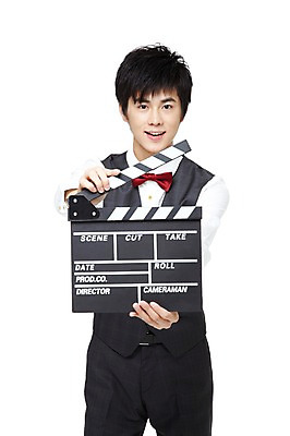 포토 JPG 스튜디오촬영 해외기획촬영 남자 포즈 2011년중국 모션 나비넥타이 실내 한명 서기 미소 웃음 들기 누끼 사람 정장 턱시도 20대 성인 앞모습 중국인 촬영 클래퍼보드 자르기 영화 영화촬영 남자만 남자한명만 성인남자만 청년만 청년남자만 청년남자한명만 성인한명만 성인남자한명만 성인만 국내포토 외국인 1 옷 뷰포인트 넥타이 문화예술 표정 동양인 청년 내부 파일형식