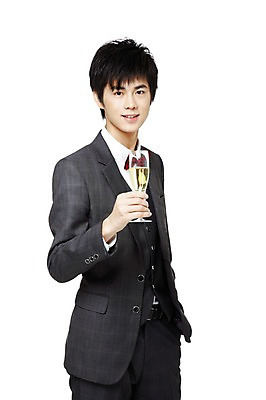 포토 JPG 스튜디오촬영 해외기획촬영 기념일 남자 음료 음식 와인잔 2011년중국 나비넥타이 잔 한잔 주류 실내 한명 서기 미소 웃음 들기 누끼 사람 동양인 정장 턱시도 이벤트 20대 앞모습 컵 중국인 파티 와인 모임 음주 남자만 남자한명만 성인남자만 청년만 청년남자만 청년남자한명만 성인한명만 성인남자한명만 성인만 국내포토 외국인 1 식기 옷 뷰포인트 술잔 모션 넥타이 표정 인종 청년 내부 파일형식