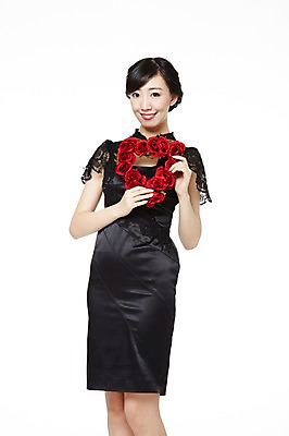 포토 JPG 스튜디오촬영 식물 해외기획촬영 드레스 여자 기념일 꽃 액자 2011년중국 프레임 실내 액자틀 선물 한명 서기 미소 웃음 들기 누끼 사람 동양인 이벤트 20대 성인 앞모습 치마 중국인 장미 여자만 여자한명만 성인여자만 청년만 청년여자만 성인한명만 청년여자한명만 성인여자한명만 성인만 국내포토 외국인 1 옷 뷰포인트 모션 하의 표정 틀 인종 청년 내부 파일형식