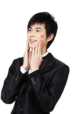 포토 JPG 스튜디오촬영 해외기획촬영 응시 남자 2011년중국 자국 키스 실내 표정 한명 미소 웃음 누끼 사람 동양인 정장 턱시도 상반신 20대 성인 옆모습 중국인 놀람 립스틱 입술 입술모양 키스마크 남자만 남자한명만 성인남자만 청년만 청년남자만 청년남자한명만 성인한명만 성인남자한명만 성인만 국내포토 모양 외국인 1 시선 옷 감정 뷰포인트 인종 청년 내부 신체부위 화장품 애정표현 파일형식