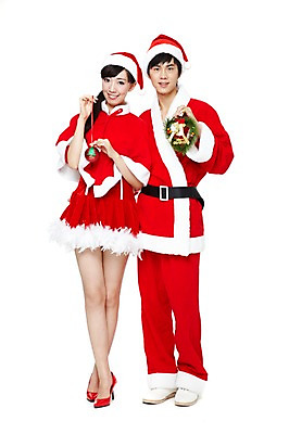 포토 JPG 스튜디오촬영 전신 해외기획촬영 모자 커플 잡화 여자 기념일 남자 한쌍 컬러 크리스마스장식 크리스마스 2011년중국 산타모자 산타옷 실내 서기 미소 웃음 들기 누끼 사람 동양인 이벤트 20대 성인 두명 앞모습 장식 빨간색 중국인 산타클로스 화환 장식볼 하이힐 장식리스 청년만 성인만 국내포토 외국인 모자_잡화 옷 꽃 구두 뷰포인트 관계 모션 표정 인종 청년 내부 여성화 파일형식