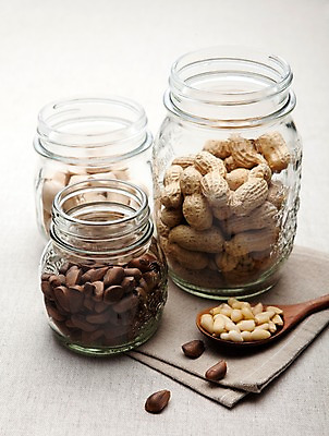 포토 JPG 스튜디오촬영 식기 열매 음식 다수 식재료 유리 주방용품 유리병 수저 실내 사람없음 목재 농작물 숟가락 여러개 다양 견과류 껍질 도구 병 땅콩 정월대보름 잣 부럼 나무숟가락 나무스푼 은행열매 국내포토 나무 식물 명절 생활용품 농업 재료 재질 병_용기 내부 파일형식