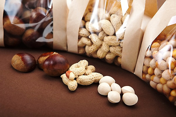 포토 JPG 스튜디오촬영 열매 음식 다수 식재료 포장 실내 근접촬영 사람없음 농작물 상자 여러개 다양 견과류 껍질 밤 포장지 땅콩 정월대보름 부럼 은행열매 국내포토 식물 명절 뷰포인트 농업 내부 파일형식