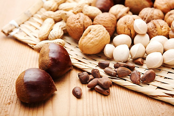 포토 JPG 스튜디오촬영 열매 음식 식재료 열쇠 전통소품 실내 근접촬영 사람없음 농작물 여러개 다양 견과류 껍질 밤 농기구 키_도구 땅콩 호두 정월대보름 잣 부럼 은행열매 국내포토 식물 전통 명절 뷰포인트 다수 농업 내부 도구 오브젝트 파일형식