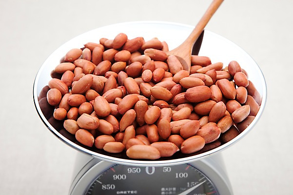 포토 JPG 스튜디오촬영 식기 열매 음식 다수 식재료 주방용품 수저 실내 저울 사람없음 목재 농작물 숟가락 여러개 견과류 껍질 도구 무게 땅콩 정월대보름 부럼 나무숟가락 나무스푼 국내포토 나무 식물 명절 생활용품 농업 재료 내부 파일형식