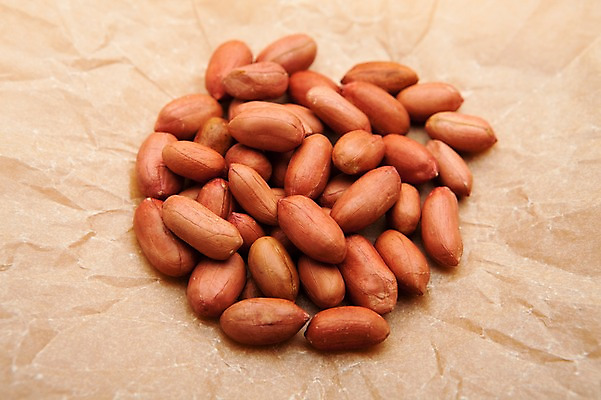 포토 JPG 스튜디오촬영 열매 종이 음식 식재료 실내 근접촬영 사람없음 농작물 여러개 견과류 껍질 포장지 땅콩 정월대보름 부럼 구김 국내포토 식물 명절 뷰포인트 다수 농업 포장 모션 내부 파일형식