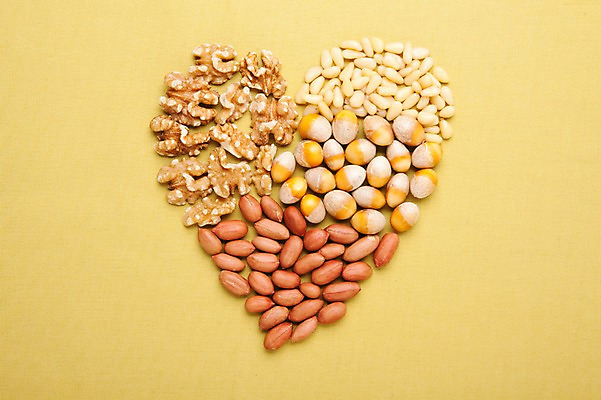 포토 JPG 스튜디오촬영 열매 음식 백그라운드 무늬 식재료 실내 사람없음 농작물 여러개 다양 견과류 껍질 하트 땅콩 호두 정월대보름 잣 부럼 은행열매 국내포토 모양 식물 명절 다수 농업 내부 파일형식