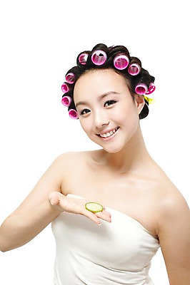 포토 JPG 스튜디오촬영 외국인 해외기획촬영 여자 채소 2011년중국 오이 실내 한명 미소 웃음 들기 누끼 사람 동양인 상반신 20대 성인 앞모습 뷰티 중국인 머리카락 마사지 튜브탑 순수 피부관리 헤어롤 팩 마스크팩 오이마사지 청순 의료성형뷰티 여자만 여자한명만 성인여자만 청년만 청년여자만 성인한명만 청년여자한명만 성인여자한명만 성인만 국내포토 1 뷰포인트 컨셉 상의 모션 표정 인종 청년 내부 머리 화장품 미용용품 파일형식