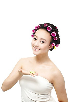 포토 JPG 스튜디오촬영 외국인 해외기획촬영 여자 채소 2011년중국 오이 실내 한명 미소 웃음 들기 누끼 사람 동양인 상반신 20대 성인 앞모습 뷰티 중국인 머리카락 마사지 튜브탑 순수 피부관리 헤어롤 팩 마스크팩 오이마사지 청순 의료성형뷰티 여자만 여자한명만 성인여자만 청년만 청년여자만 성인한명만 청년여자한명만 성인여자한명만 성인만 국내포토 1 뷰포인트 컨셉 상의 모션 표정 인종 청년 내부 머리 화장품 미용용품 파일형식