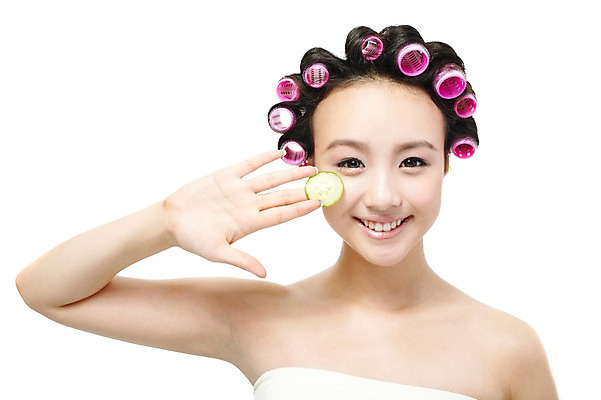 포토 JPG 스튜디오촬영 외국인 해외기획촬영 여자 채소 2011년중국 오이 실내 한명 미소 웃음 들기 누끼 사람 동양인 상반신 20대 성인 앞모습 뷰티 중국인 머리카락 마사지 튜브탑 순수 피부관리 헤어롤 팩 마스크팩 오이마사지 청순 의료성형뷰티 여자만 여자한명만 성인여자만 청년만 청년여자만 성인한명만 청년여자한명만 성인여자한명만 성인만 국내포토 1 뷰포인트 컨셉 상의 모션 표정 인종 청년 내부 머리 화장품 미용용품 파일형식