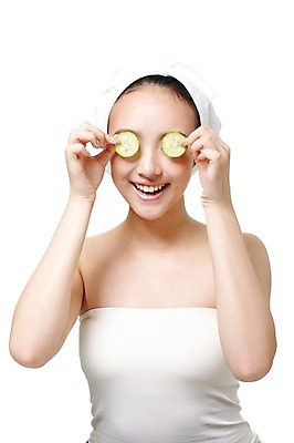 포토 JPG 스튜디오촬영 외국인 해외기획촬영 여자 채소 2011년중국 오이 실내 한명 미소 웃음 들기 누끼 사람 동양인 상반신 20대 성인 앞모습 수건 뷰티 중국인 마사지 튜브탑 순수 피부관리 팩 마스크팩 붙이기 오이마사지 청순 의료성형뷰티 여자만 여자한명만 성인여자만 청년만 청년여자만 성인한명만 청년여자한명만 성인여자한명만 성인만 국내포토 1 뷰포인트 컨셉 상의 모션 표정 인종 청년 내부 위생용품 화장품 파일형식