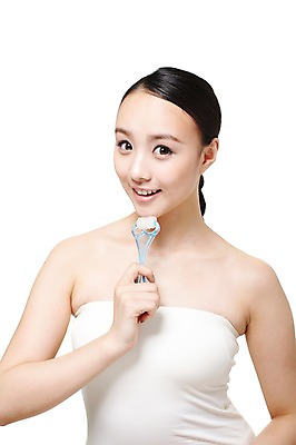 포토 JPG 스튜디오촬영 외국인 해외기획촬영 여자 2011년중국 실내 한명 미소 웃음 들기 누끼 사람 동양인 상반신 20대 성인 앞모습 뷰티 중국인 마사지 미용용품 튜브탑 순수 경락마사지 묶은머리 청순 의료성형뷰티 여자만 여자한명만 성인여자만 청년만 청년여자만 성인한명만 청년여자한명만 성인여자한명만 성인만 국내포토 1 헤어스타일 뷰포인트 컨셉 상의 모션 표정 인종 청년 내부 오브젝트 파일형식