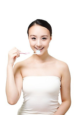 포토 JPG 스튜디오촬영 외국인 해외기획촬영 여자 2011년중국 실내 한명 미소 웃음 들기 누끼 사람 동양인 상반신 20대 성인 앞모습 뷰티 중국인 청결 양치 세수 위생 칫솔 튜브탑 순수 묶은머리 청순 의료성형뷰티 여자만 여자한명만 성인여자만 청년만 청년여자만 성인한명만 청년여자한명만 성인여자한명만 성인만 국내포토 1 헤어스타일 뷰포인트 컨셉 상의 모션 표정 인종 청년 내부 위생용품 파일형식