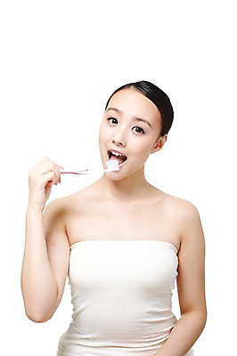 포토 JPG 스튜디오촬영 외국인 해외기획촬영 여자 2011년중국 실내 한명 미소 웃음 들기 누끼 사람 동양인 상반신 20대 성인 앞모습 뷰티 중국인 청결 양치 세수 위생 칫솔 튜브탑 순수 묶은머리 청순 의료성형뷰티 여자만 여자한명만 성인여자만 청년만 청년여자만 성인한명만 청년여자한명만 성인여자한명만 성인만 국내포토 1 헤어스타일 뷰포인트 컨셉 상의 모션 표정 인종 청년 내부 위생용품 파일형식