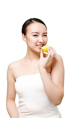 포토 JPG 스튜디오촬영 외국인 해외기획촬영 여자 음식 몸매관리 다이어트 과일 2011년중국 실내 건강 식이요법 한명 미소 웃음 들기 누끼 사람 동양인 상반신 20대 성인 앞모습 뷰티 중국인 건강관리 튜브탑 먹기 레몬 순수 묶은머리 신맛 청순 의료성형뷰티 여자만 여자한명만 성인여자만 청년만 청년여자만 성인한명만 청년여자한명만 성인여자한명만 성인만 국내포토 1 헤어스타일 뷰포인트 컨셉 상의 모션 표정 관리 인종 청년 내부 맛 파일형식