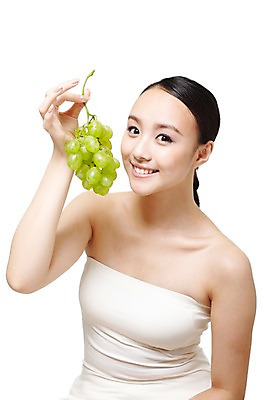 포토 JPG 스튜디오촬영 외국인 해외기획촬영 여자 음식 몸매관리 다이어트 과일 2011년중국 포도 실내 건강 식이요법 한명 미소 웃음 들기 누끼 사람 동양인 상반신 20대 성인 앞모습 뷰티 중국인 건강관리 튜브탑 순수 청포도 묶은머리 청순 의료성형뷰티 여자만 여자한명만 성인여자만 청년만 청년여자만 성인한명만 청년여자한명만 성인여자한명만 성인만 국내포토 1 헤어스타일 뷰포인트 컨셉 상의 모션 표정 관리 인종 청년 내부 파일형식