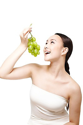 포토 JPG 스튜디오촬영 외국인 해외기획촬영 여자 음식 몸매관리 다이어트 과일 2011년중국 포도 실내 건강 식이요법 한명 미소 웃음 들기 누끼 사람 동양인 상반신 20대 성인 앞모습 뷰티 중국인 건강관리 튜브탑 순수 청포도 묶은머리 청순 의료성형뷰티 여자만 여자한명만 성인여자만 청년만 청년여자만 성인한명만 청년여자한명만 성인여자한명만 성인만 국내포토 1 헤어스타일 뷰포인트 컨셉 상의 모션 표정 관리 인종 청년 내부 파일형식