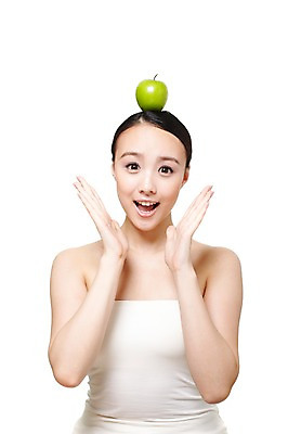 포토 JPG 스튜디오촬영 외국인 해외기획촬영 여자 음식 포즈 몸매관리 다이어트 과일 2011년중국 모션 실내 건강 식이요법 한명 미소 웃음 누끼 사람 동양인 손짓 상반신 20대 성인 앞모습 뷰티 중국인 건강관리 사과 튜브탑 순수 머리위 청사과 묶은머리 청순 의료성형뷰티 여자만 여자한명만 성인여자만 청년만 청년여자만 성인한명만 청년여자한명만 성인여자한명만 성인만 국내포토 1 헤어스타일 뷰포인트 컨셉 상의 표정 관리 인종 청년 내부 파일형식