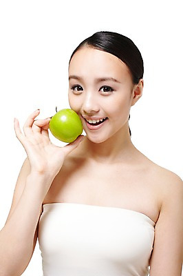 포토 JPG 스튜디오촬영 외국인 해외기획촬영 여자 음식 몸매관리 다이어트 과일 2011년중국 실내 건강 식이요법 한명 미소 웃음 들기 누끼 사람 동양인 상반신 20대 성인 앞모습 뷰티 중국인 건강관리 사과 튜브탑 순수 청사과 묶은머리 청순 의료성형뷰티 여자만 여자한명만 성인여자만 청년만 청년여자만 성인한명만 청년여자한명만 성인여자한명만 성인만 국내포토 1 헤어스타일 뷰포인트 컨셉 상의 모션 표정 관리 인종 청년 내부 파일형식