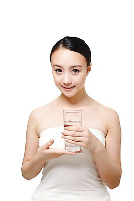 포토 JPG 스튜디오촬영 외국인 해외기획촬영 여자 몸매관리 다이어트 2011년중국 잔 한잔 실내 건강 식이요법 한명 미소 웃음 들기 누끼 사람 동양인 상반신 20대 성인 앞모습 컵 물 뷰티 중국인 건강관리 튜브탑 생수 물컵 순수 묶은머리 청순 의료성형뷰티 여자만 여자한명만 성인여자만 청년만 청년여자만 성인한명만 청년여자한명만 성인여자한명만 성인만 국내포토 자연요소 1 헤어스타일 식기 뷰포인트 컨셉 상의 모션 표정 관리 인종 청년 내부 물병 파일형식