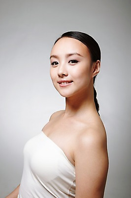 포토 JPG 스튜디오촬영 외국인 해외기획촬영 우먼라이프 라이프스타일 여자 2011년중국 회색배경 실내 한명 미소 웃음 사람 동양인 상반신 20대 성인 옆모습 뷰티 중국인 튜브탑 순수 묶은머리 청순 의료성형뷰티 여자만 여자한명만 성인여자만 청년만 청년여자만 성인한명만 청년여자한명만 성인여자한명만 성인만 국내포토 1 헤어스타일 뷰포인트 백그라운드 컨셉 상의 표정 인종 청년 내부 생활 회색 파일형식