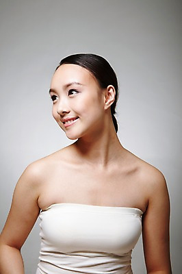 포토 JPG 스튜디오촬영 외국인 해외기획촬영 우먼라이프 라이프스타일 응시 여자 2011년중국 회색배경 실내 한명 미소 웃음 사람 동양인 상반신 20대 성인 앞모습 뷰티 중국인 튜브탑 순수 묶은머리 청순 의료성형뷰티 여자만 여자한명만 성인여자만 청년만 청년여자만 성인한명만 청년여자한명만 성인여자한명만 성인만 국내포토 1 헤어스타일 시선 뷰포인트 백그라운드 컨셉 상의 표정 인종 청년 내부 생활 회색 파일형식