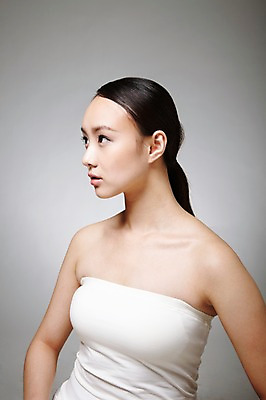 포토 JPG 스튜디오촬영 외국인 해외기획촬영 우먼라이프 라이프스타일 응시 여자 2011년중국 회색배경 실내 한명 사람 동양인 상반신 20대 성인 옆모습 뷰티 중국인 튜브탑 순수 묶은머리 청순 의료성형뷰티 여자만 여자한명만 성인여자만 청년만 청년여자만 성인한명만 청년여자한명만 성인여자한명만 성인만 국내포토 1 헤어스타일 시선 뷰포인트 백그라운드 컨셉 상의 인종 청년 내부 생활 회색 파일형식