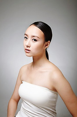 포토 JPG 스튜디오촬영 외국인 해외기획촬영 우먼라이프 라이프스타일 여자 2011년중국 회색배경 실내 한명 사람 동양인 상반신 20대 성인 옆모습 뷰티 중국인 튜브탑 순수 묶은머리 청순 의료성형뷰티 여자만 여자한명만 성인여자만 청년만 청년여자만 성인한명만 청년여자한명만 성인여자한명만 성인만 국내포토 1 헤어스타일 뷰포인트 백그라운드 컨셉 상의 인종 청년 내부 생활 회색 파일형식