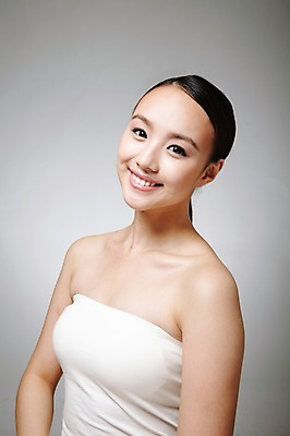 포토 JPG 스튜디오촬영 외국인 해외기획촬영 우먼라이프 라이프스타일 여자 2011년중국 회색배경 실내 한명 미소 웃음 사람 동양인 상반신 20대 성인 옆모습 뷰티 중국인 튜브탑 순수 묶은머리 청순 의료성형뷰티 여자만 여자한명만 성인여자만 청년만 청년여자만 성인한명만 청년여자한명만 성인여자한명만 성인만 국내포토 1 헤어스타일 뷰포인트 백그라운드 컨셉 상의 표정 인종 청년 내부 생활 회색 파일형식