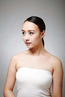 포토 JPG 스튜디오촬영 외국인 해외기획촬영 우먼라이프 라이프스타일 응시 여자 2011년중국 회색배경 실내 한명 사람 동양인 상반신 20대 성인 앞모습 뷰티 중국인 튜브탑 순수 묶은머리 청순 의료성형뷰티 여자만 여자한명만 성인여자만 청년만 청년여자만 성인한명만 청년여자한명만 성인여자한명만 성인만 국내포토 1 헤어스타일 시선 뷰포인트 백그라운드 컨셉 상의 인종 청년 내부 생활 회색 파일형식