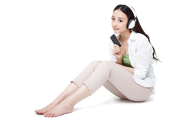 포토 JPG 스튜디오촬영 전신 외국인 우먼라이프 라이프스타일 긴머리 여자 여유 음악 남방 맨발 휴식 실내 한명 들기 누끼 사람 앉기 동양인 20대 성인 취미 옆모습 캐주얼 스마트폰 핸드폰 중국인 헤드폰 헤드셋 음악감상 감상 듣기 전화기 통화 칠부바지 여자만 여자한명만 성인여자만 청년만 청년여자만 성인한명만 청년여자한명만 성인여자한명만 성인만 국내포토 1 헤어스타일 옷 감정 뷰포인트 음향기기 컨셉 셔츠 바지 모션 발 문화예술 인종 청년 내부 생활 전자제품 스마트기기 파일형식