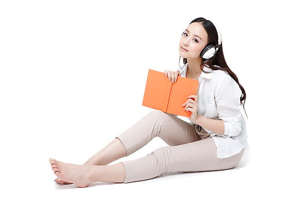 포토 JPG 스튜디오촬영 전신 외국인 우먼라이프 라이프스타일 긴머리 여자 여유 음악 남방 맨발 휴식 실내 한명 들기 누끼 사람 앉기 동양인 20대 성인 취미 옆모습 책 캐주얼 독서 중국인 헤드폰 헤드셋 음악감상 감상 듣기 칠부바지 여자만 여자한명만 성인여자만 청년만 청년여자만 성인한명만 청년여자한명만 성인여자한명만 성인만 국내포토 1 헤어스타일 옷 감정 뷰포인트 음향기기 컨셉 셔츠 바지 모션 발 문화예술 인종 청년 내부 생활 파일형식