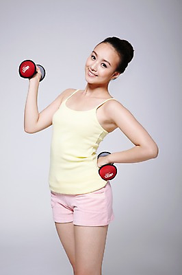 포토 JPG 스튜디오촬영 외국인 해외기획촬영 우먼라이프 라이프스타일 여자 허리손 2011년중국 반바지 회색배경 실내 건강 한명 서기 미소 웃음 들기 사람 동양인 20대 성인 앞모습 운동복 민소매 운동 중국인 건강관리 운동기구 헬스 아령 도구 목표 팔운동 의료성형뷰티 여자만 여자한명만 성인여자만 청년만 청년여자만 성인한명만 청년여자한명만 성인여자한명만 성인만 국내포토 1 옷 뷰포인트 포즈 백그라운드 컨셉 상의 바지 모션 표정 관리 인종 청년 내부 생활 회색 파일형식