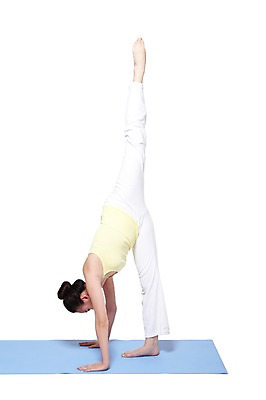 포토 JPG 스튜디오촬영 전신 외국인 해외기획촬영 우먼라이프 라이프스타일 여자 엎드리기 포즈 2011년중국 요가 실내 건강 숙이기 한명 서기 누끼 사람 동양인 20대 성인 옆모습 운동복 민소매 운동 중국인 건강관리 헬스 스트레칭 요가자세 매트 목표 유연 다리찢기 다리들기 의료성형뷰티 여자만 여자한명만 성인여자만 청년만 청년여자만 성인한명만 청년여자한명만 성인여자한명만 성인만 국내포토 1 웰빙 옷 뷰포인트 컨셉 상의 모션 관리 인종 청년 내부 생활 파일형식